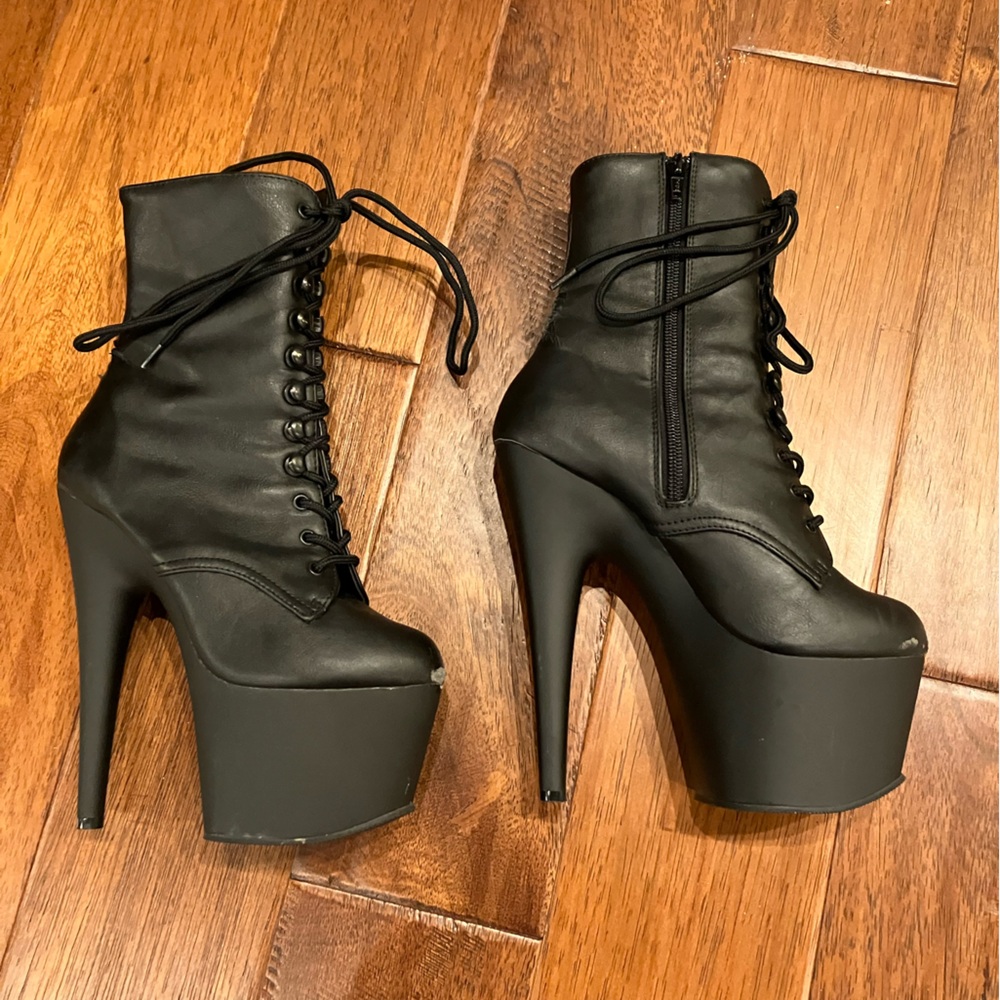 Pleaser Adore 1020 Size 6 with 7” heel